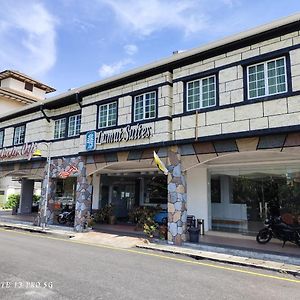 Lumut Suites